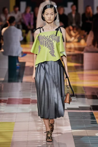 Look 49